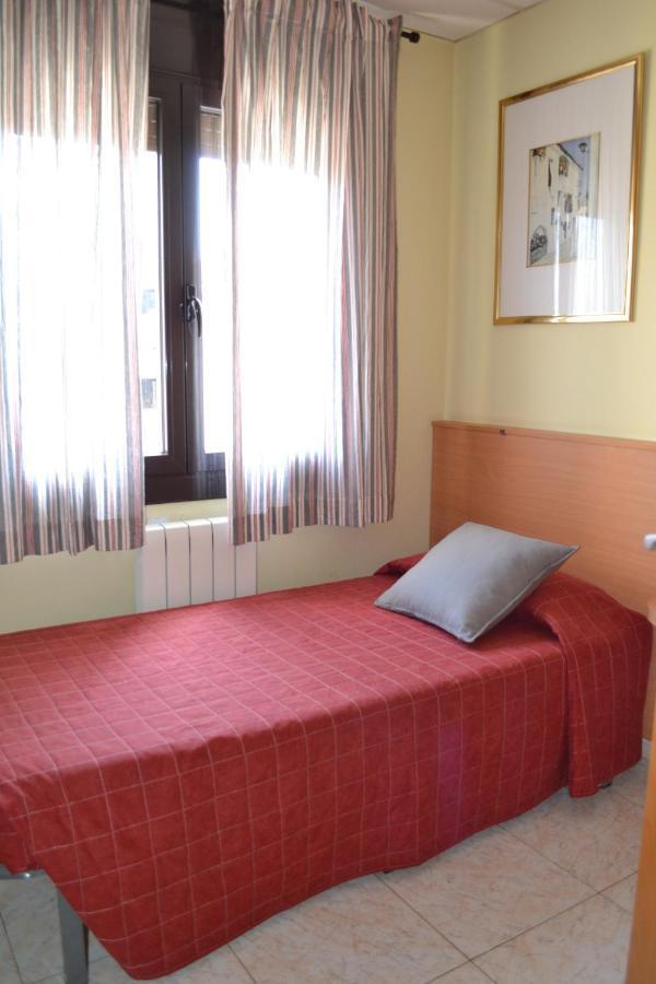 פיגוארז Hostal Bartis מראה חיצוני תמונה